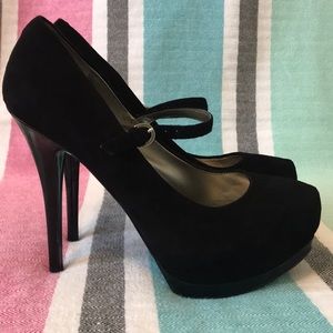 GUESS Platform heel